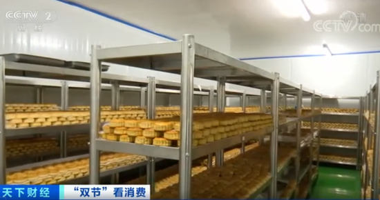 月饼畅销榜前五竟是它们？网友：明年该臭豆腐月饼上榜首了(图3)